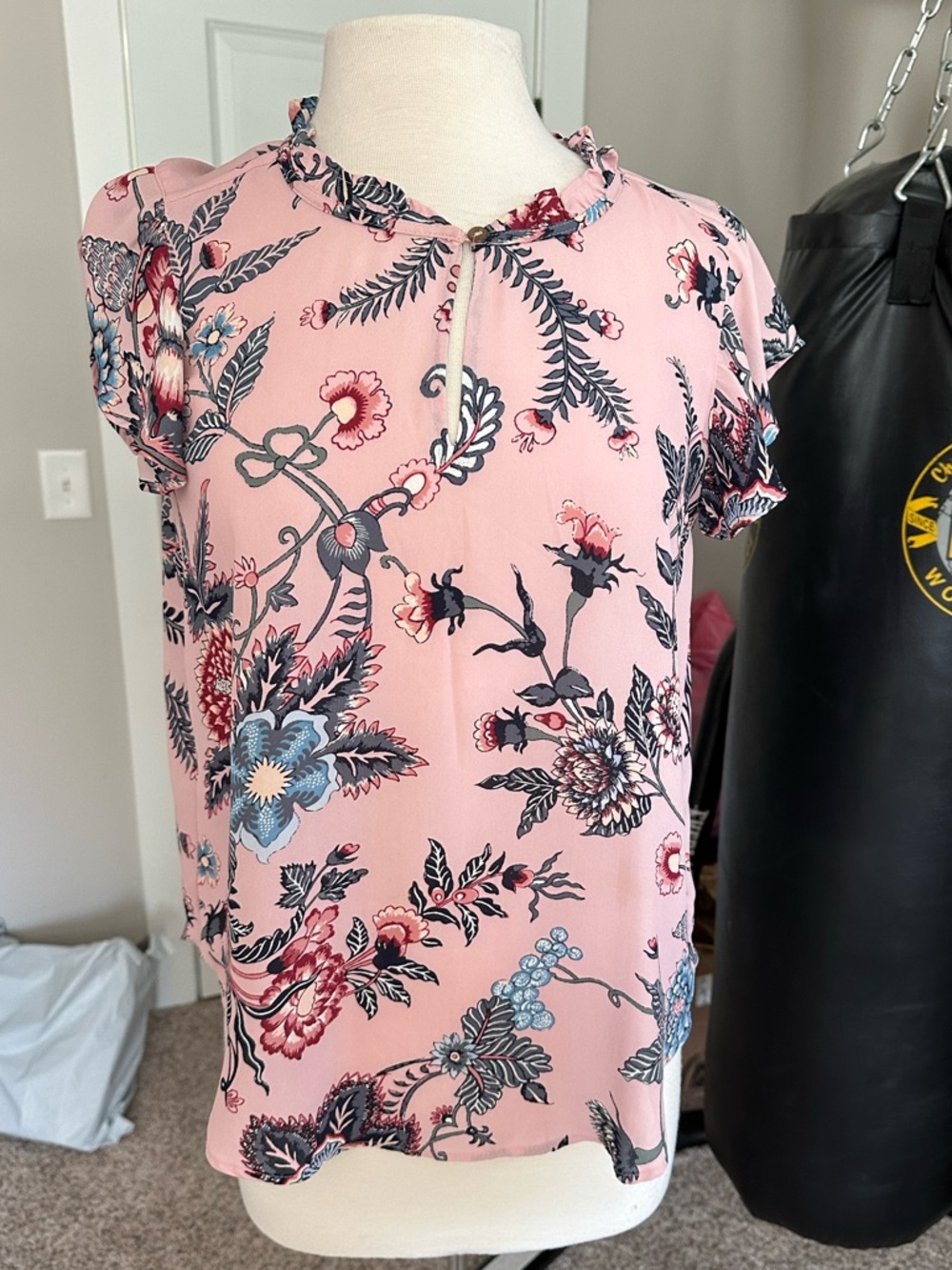 Women's Pink Floral Short-Sleeve Blouse Loft. small. Flowy lightweight